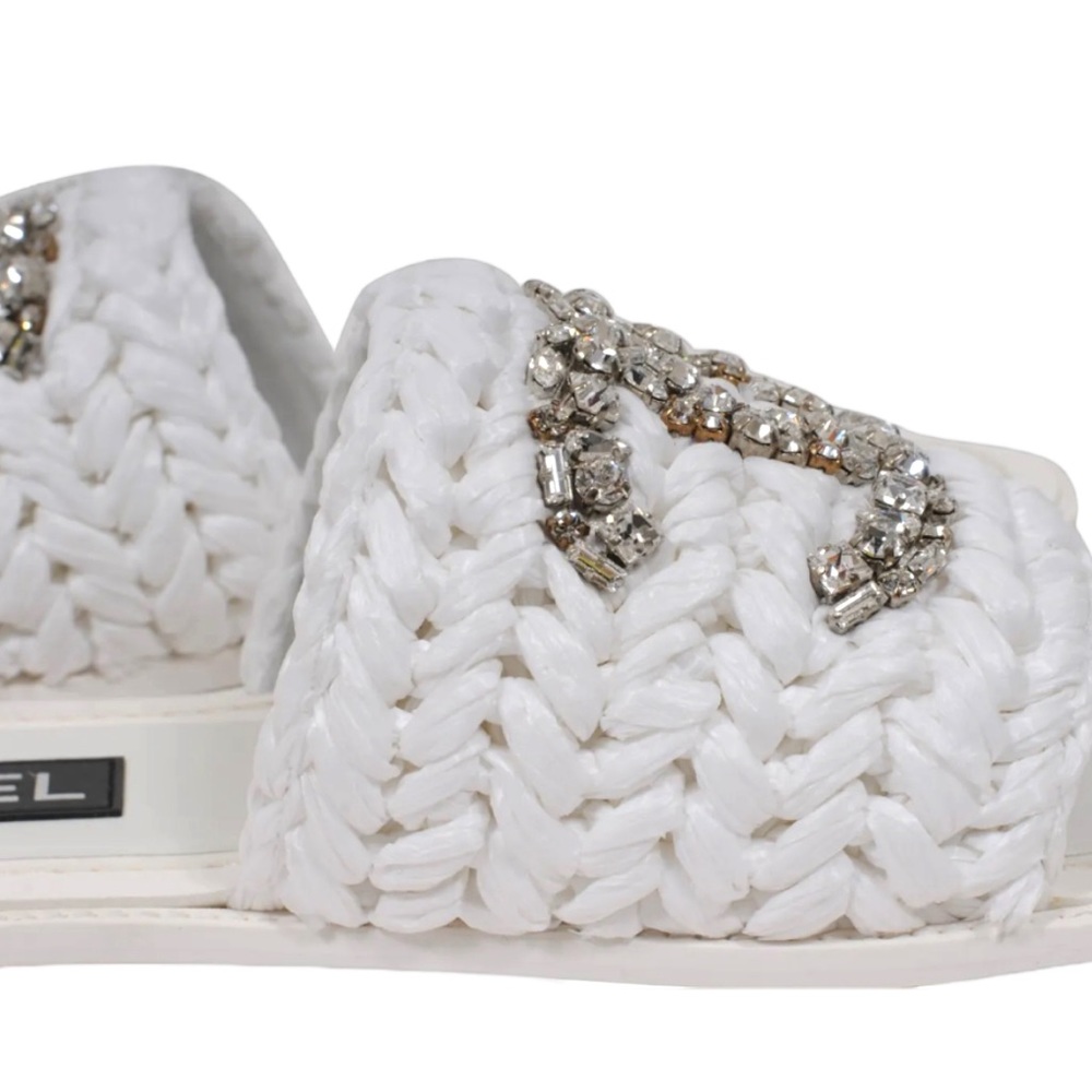 π Chanel Logo Sandals White Raffia Crystal Strass Flats Flip Flop mules - Picture 8 of 11